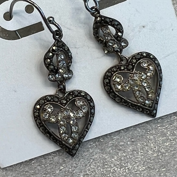 SOLD Earrings, Sparkly, Hearts, Very Pretty. - Picture 5 of 7